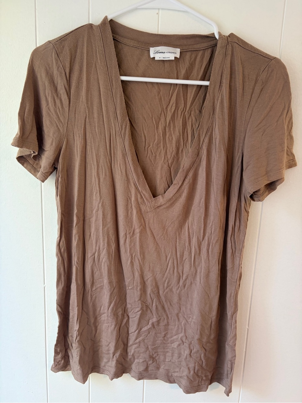 Lovers & Friends deep v-neck tshirt xs